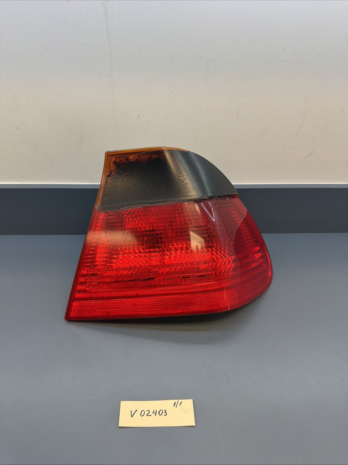 1999-2001 BMW 320i 323i 325i Sedan Right Passenger OEM 8364922 Tail Light