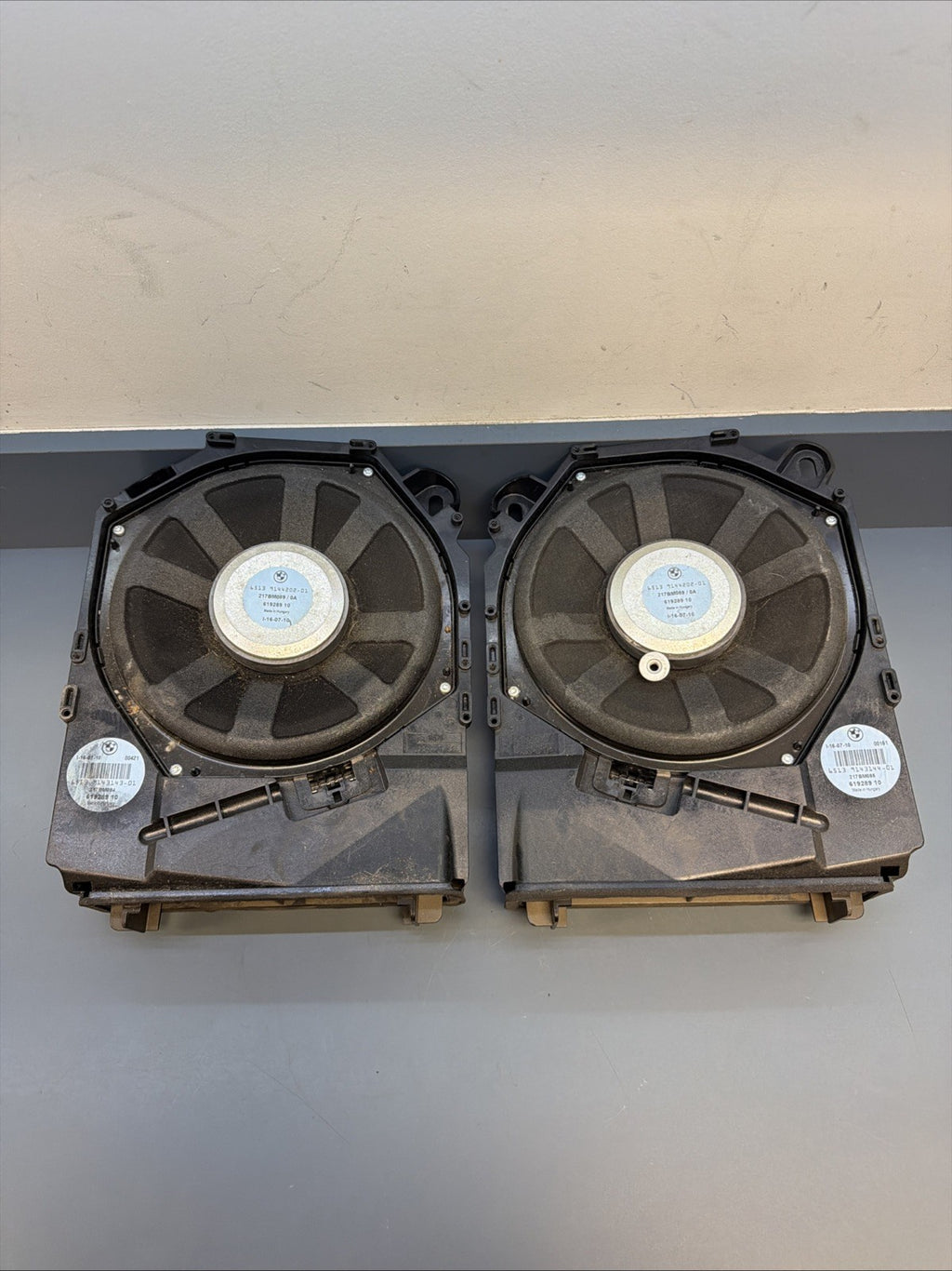 08-13 BMW E92 E90 3 SER FRONT LEFT & RIGHT HI-FI SUBWOOFER SET 9143143 9143144