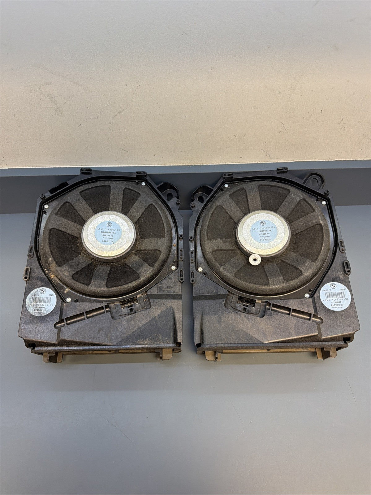 08-13 BMW E92 E90 3 SER FRONT LEFT & RIGHT HI-FI SUBWOOFER SET 9143143 9143144