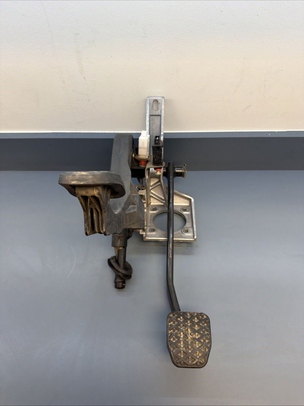 BMW E36 3-Series Z3 1997-2000 Clutch Brake Pedal Assembly w Return Spring OEM