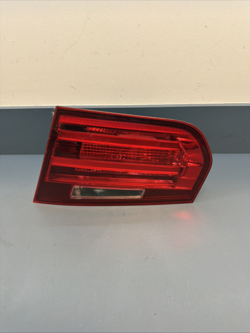 12-15 BMW 3 SERIES F30 F31 RIGHT SIDE INNER TRUNK LID MOUNTED TAILLIGHT 7259916