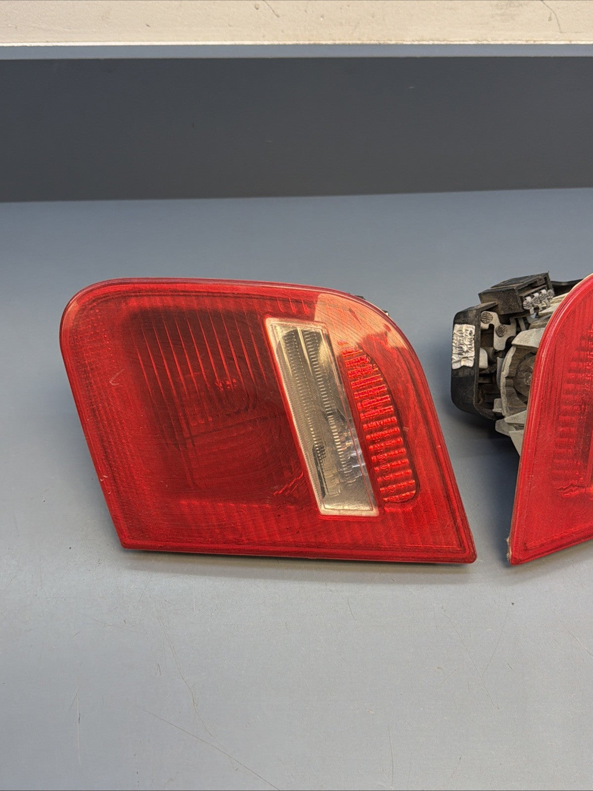 BMW E46 SERIES 3 Left and Right Side Tailgate light lamp Set 6907937 / 6907938