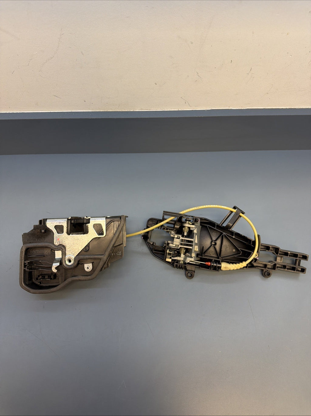 2010-2015 BMW E84 X1 REAR LEFT SIDE DOOR LATCH LOCK ACTUATOR HANDLE 7229459