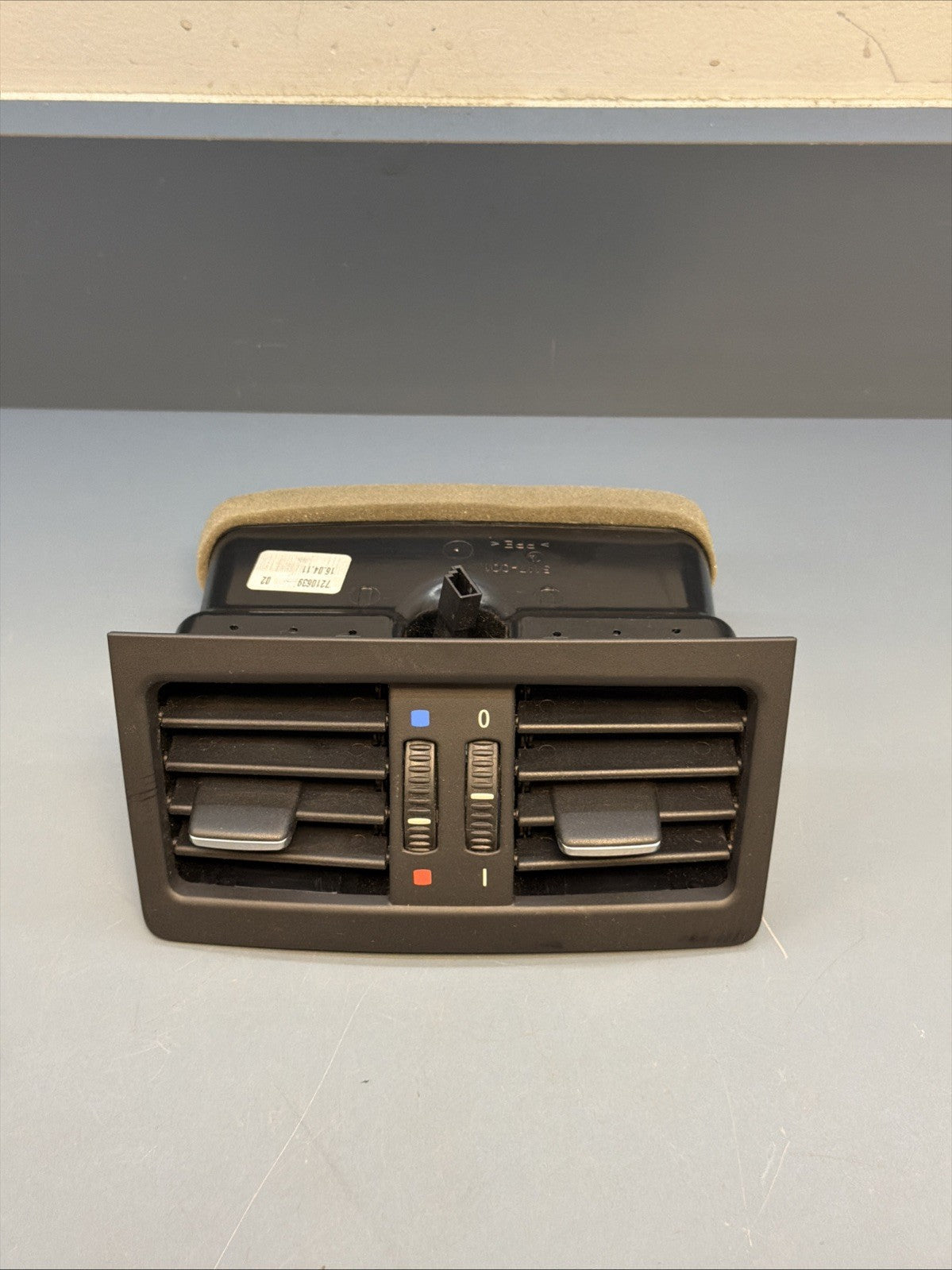 BMW 3 Series E90 E91 LCI 6932023 Rear Center Air Intake Rear Center Vent Grill