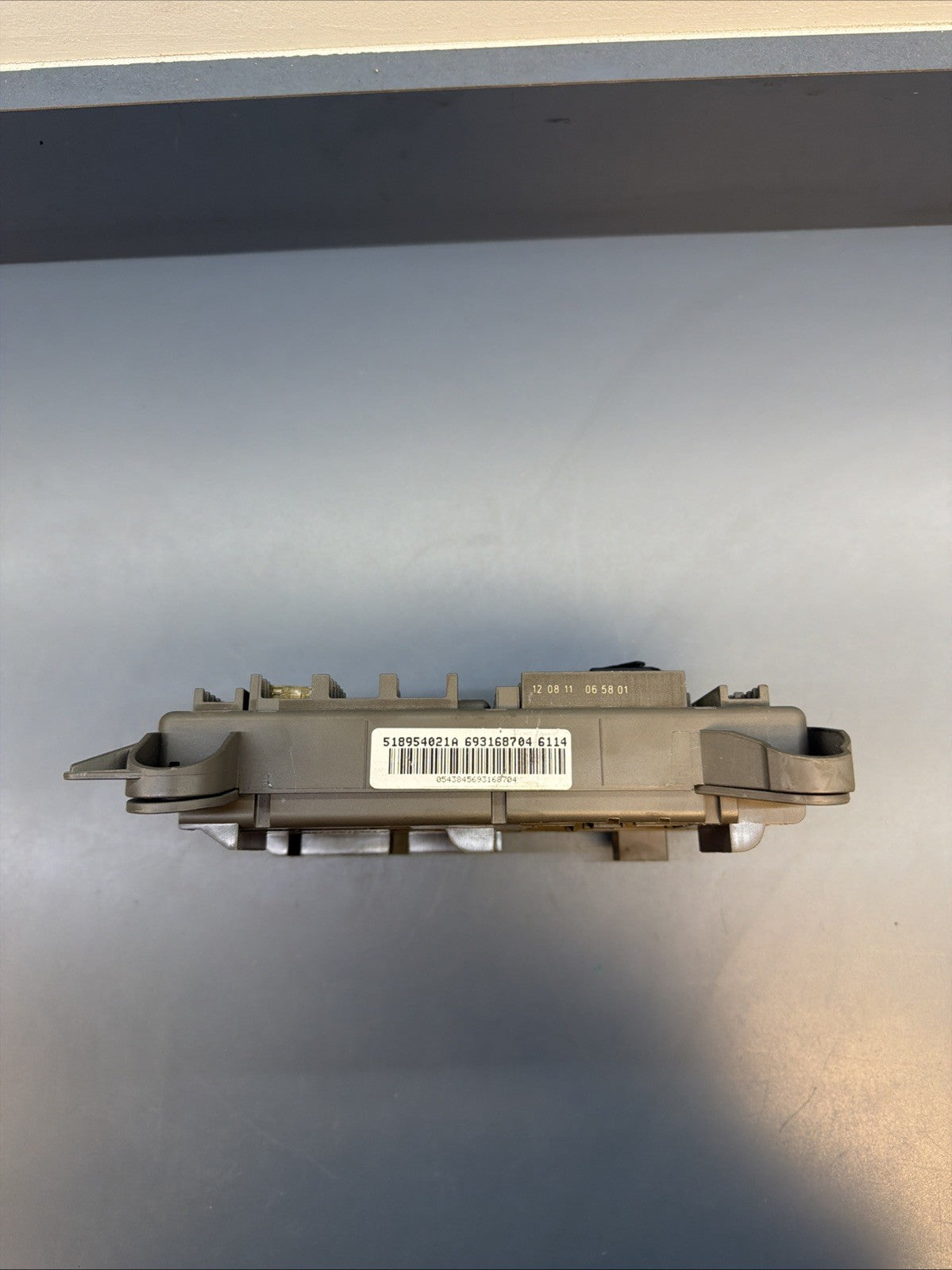 2007-2012 BMW X5 E70 Rear Trunk Mounted Fuse Relay Box Module 693168704 OEM