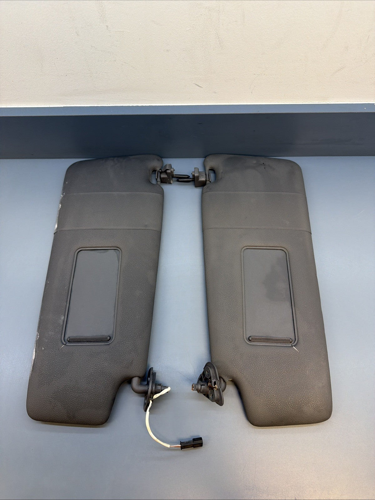 2004 BMW X3 E83 SUN VISOR PAIR BLACK 8373575