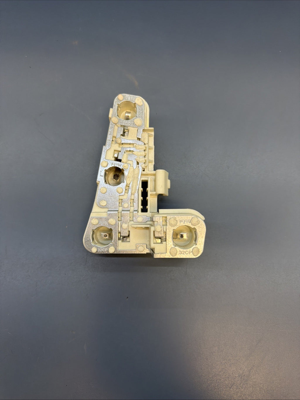 BMW 06-08 E90 PRE LCI LEFT/DRVER SIDE TAILLIGHT BULB HOLDER OEM 6937473