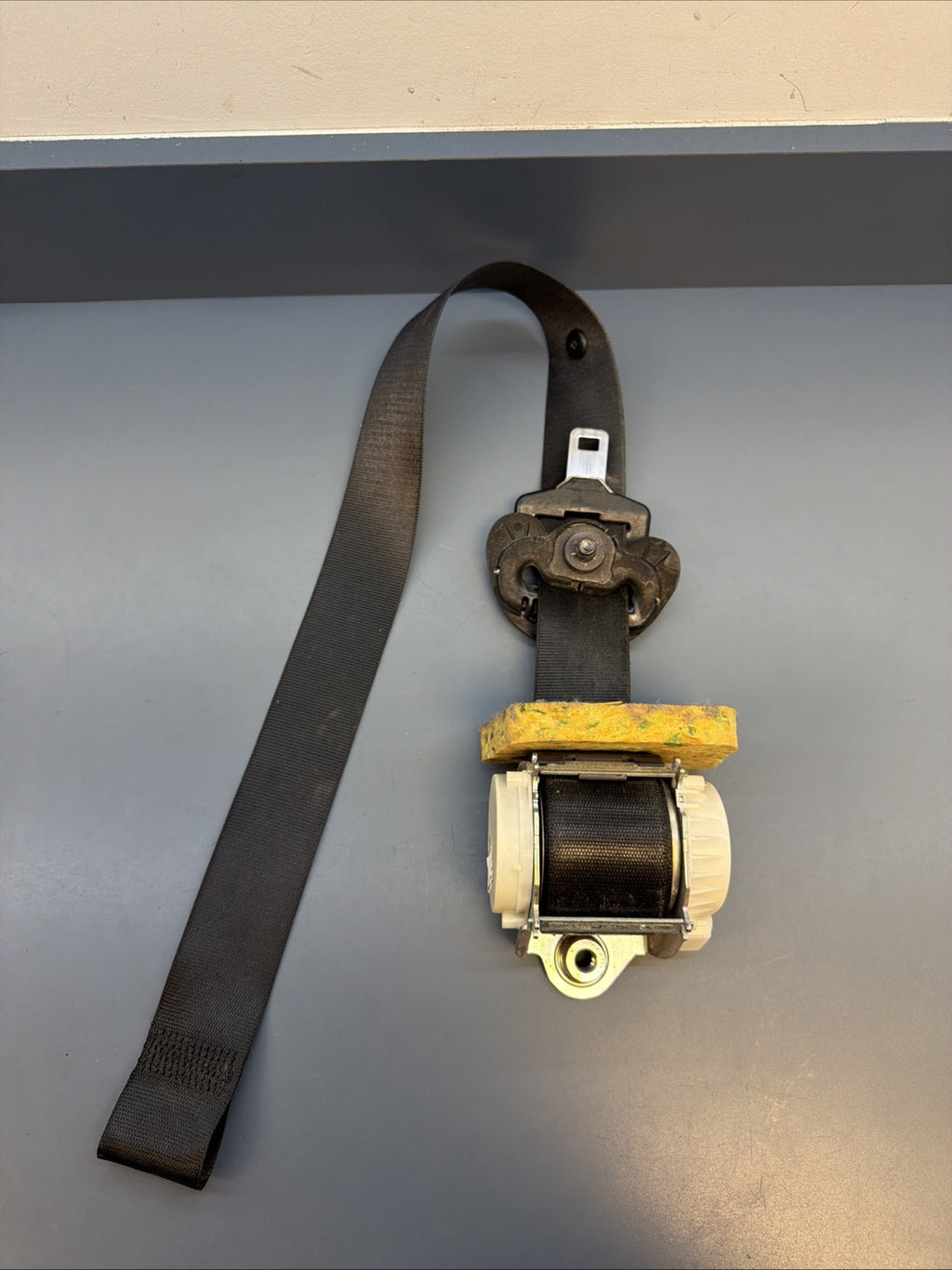 08-13 BMW E90 E92 E93 M3 OEM Coupe Front Left Seat Belt Retractor Black 34023561