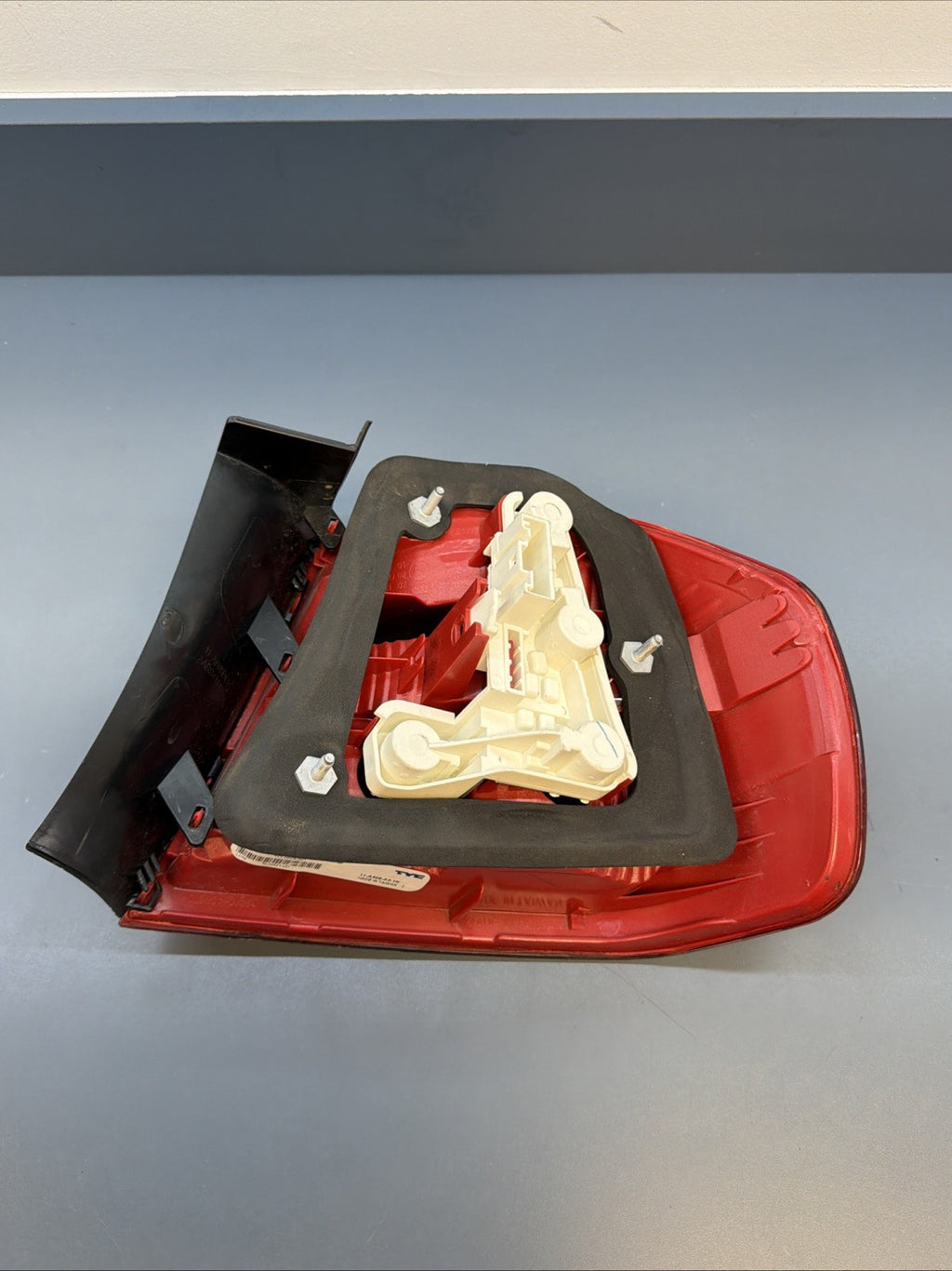 09-13 BMW E90 3 Series LCI Rear Left Driver Outer Taillight Lamp Assembly TYC