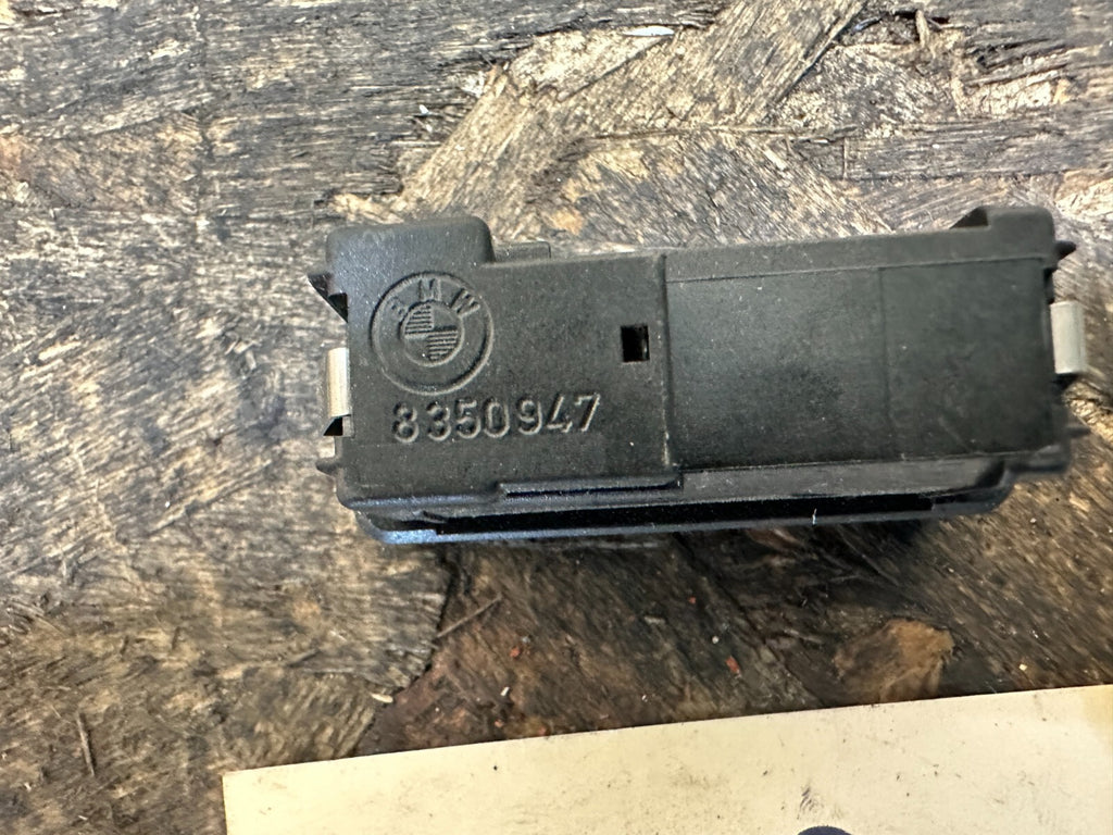 BMW 93-03 E39 E38 5 7 SERIES HAZARD WARNING LIGHTS SWITCH OEM 8350947