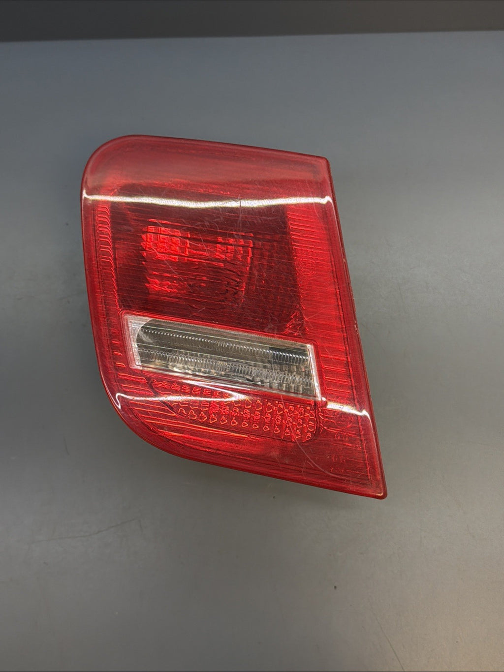 02-05 BMW E46 3 Series Sedan Rear Left Driver Side Inner Taillight Lamp 6907937