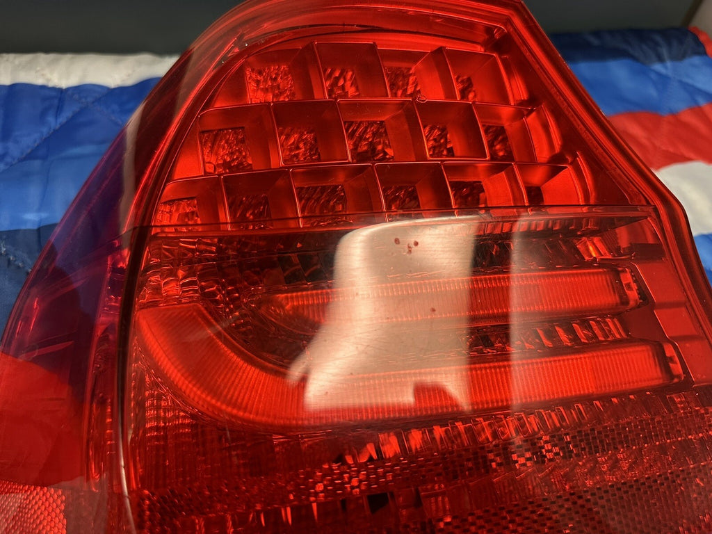 09-11 BMW E90 3 SERIES 328i 335i REAR LEFT DRIVER SIDE INNER TAIL LIGHT LAMP OEM