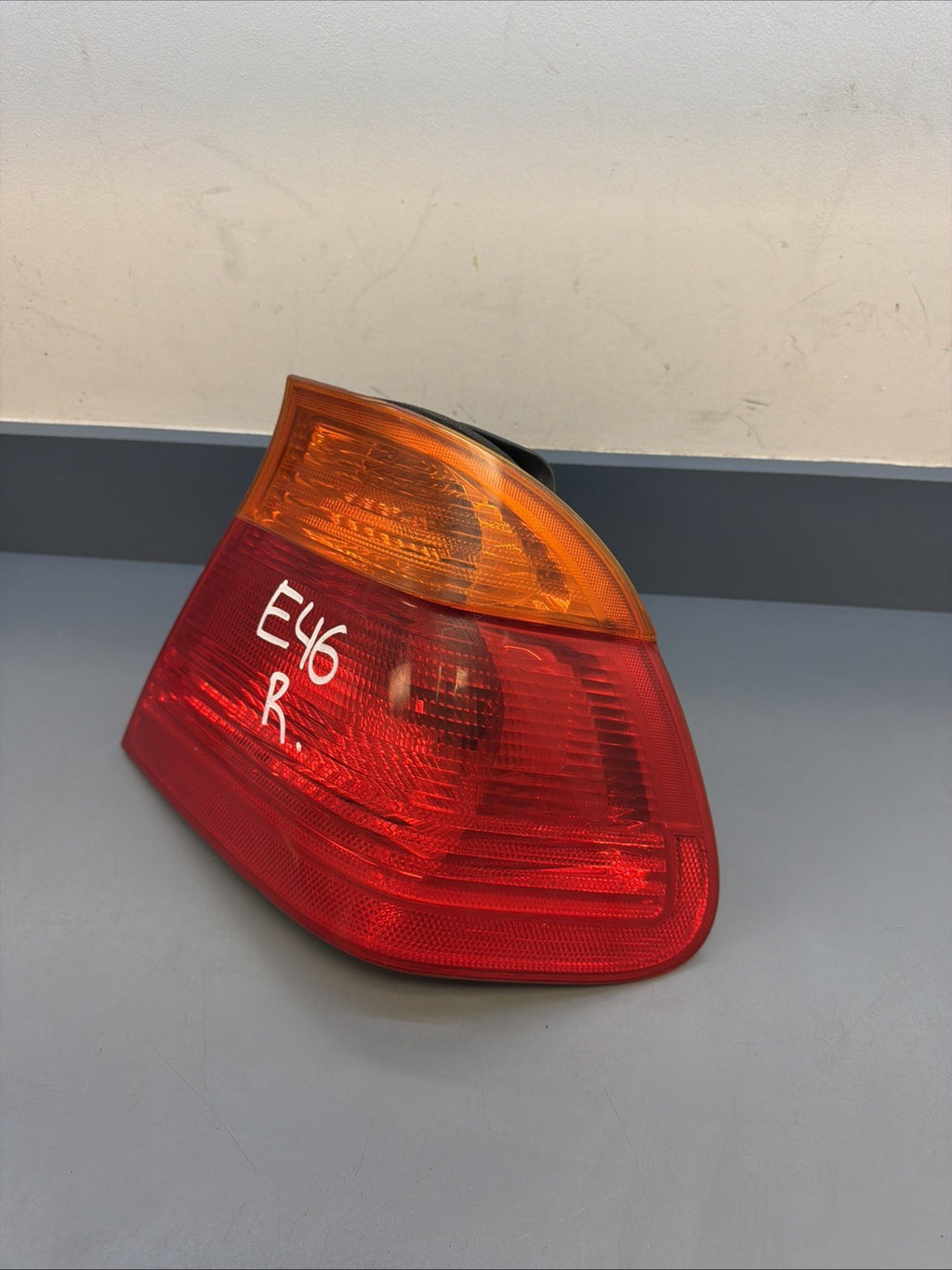 1999-2001 BMW 330i Rear Right Passenger Side Outer Tail Light 8364922 OEM
