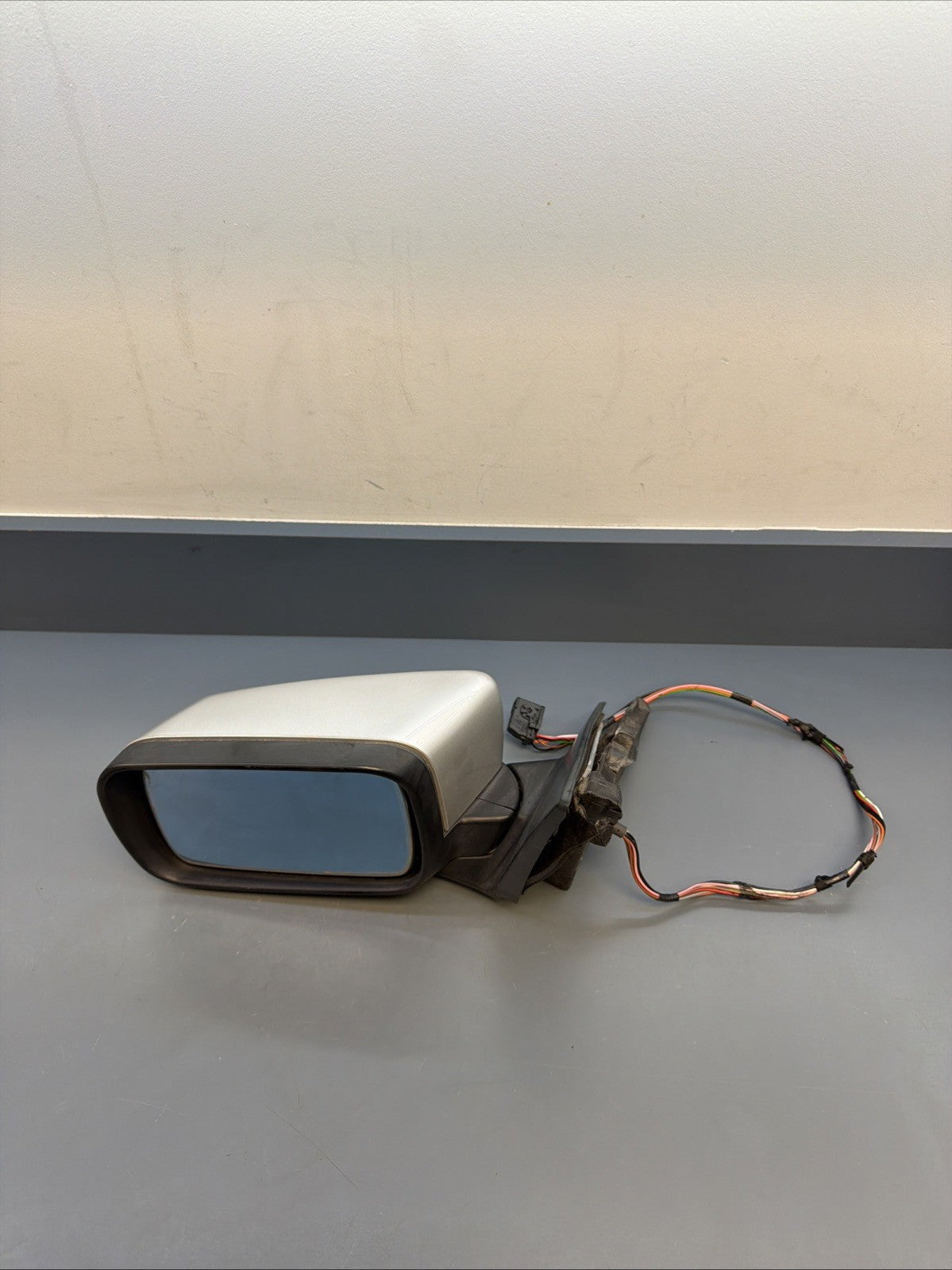 BMW E46 SEDAN LEFT DRIVER SIDE MIRROR SILVER COMPLETE OEM BMW 7153087 7153117