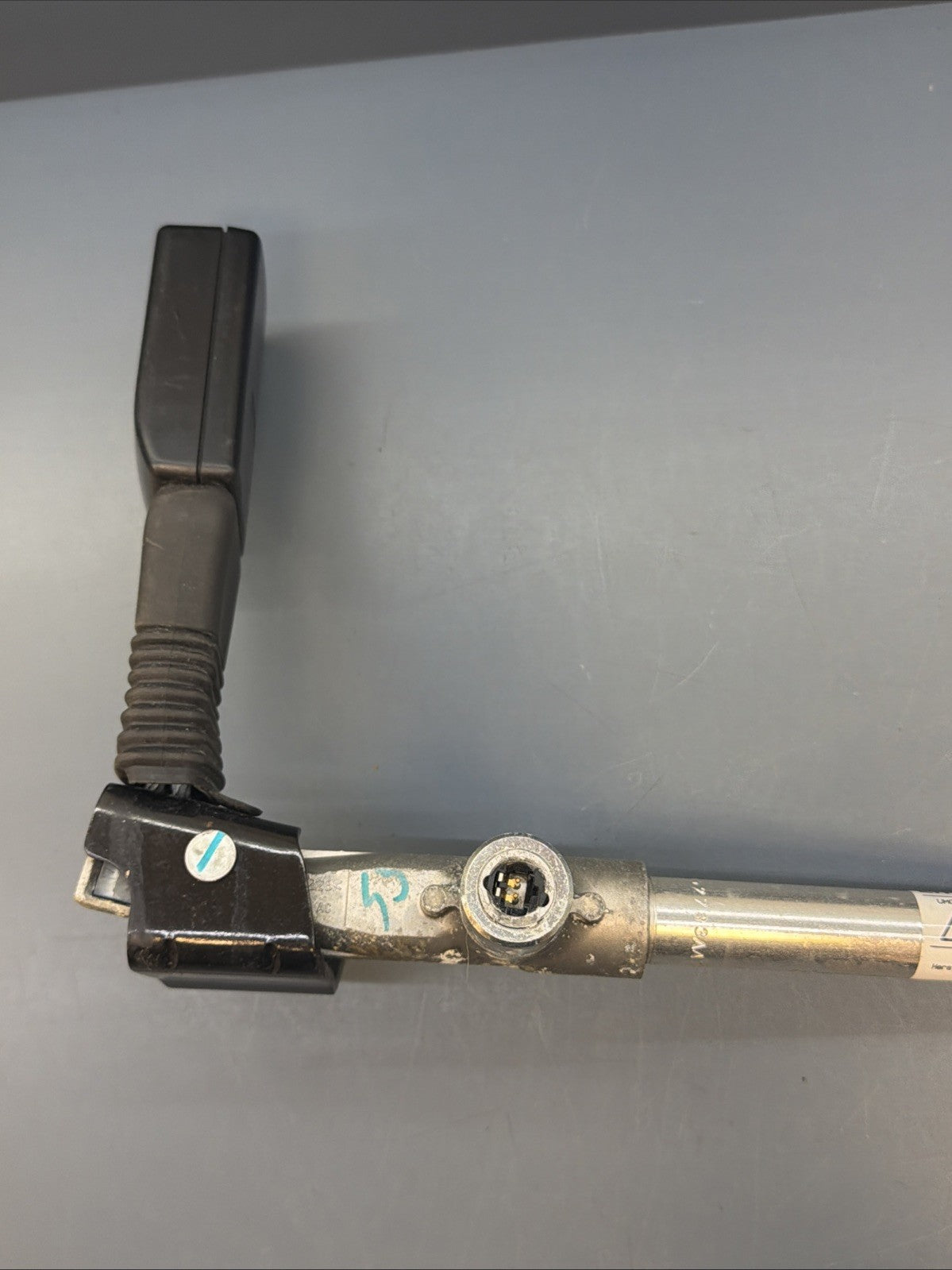 07-11 BMW 328 335 E90 REAR LEFT DRIVER SIDE SEAT BELT BUCKLE LATCH 6975363 OEM