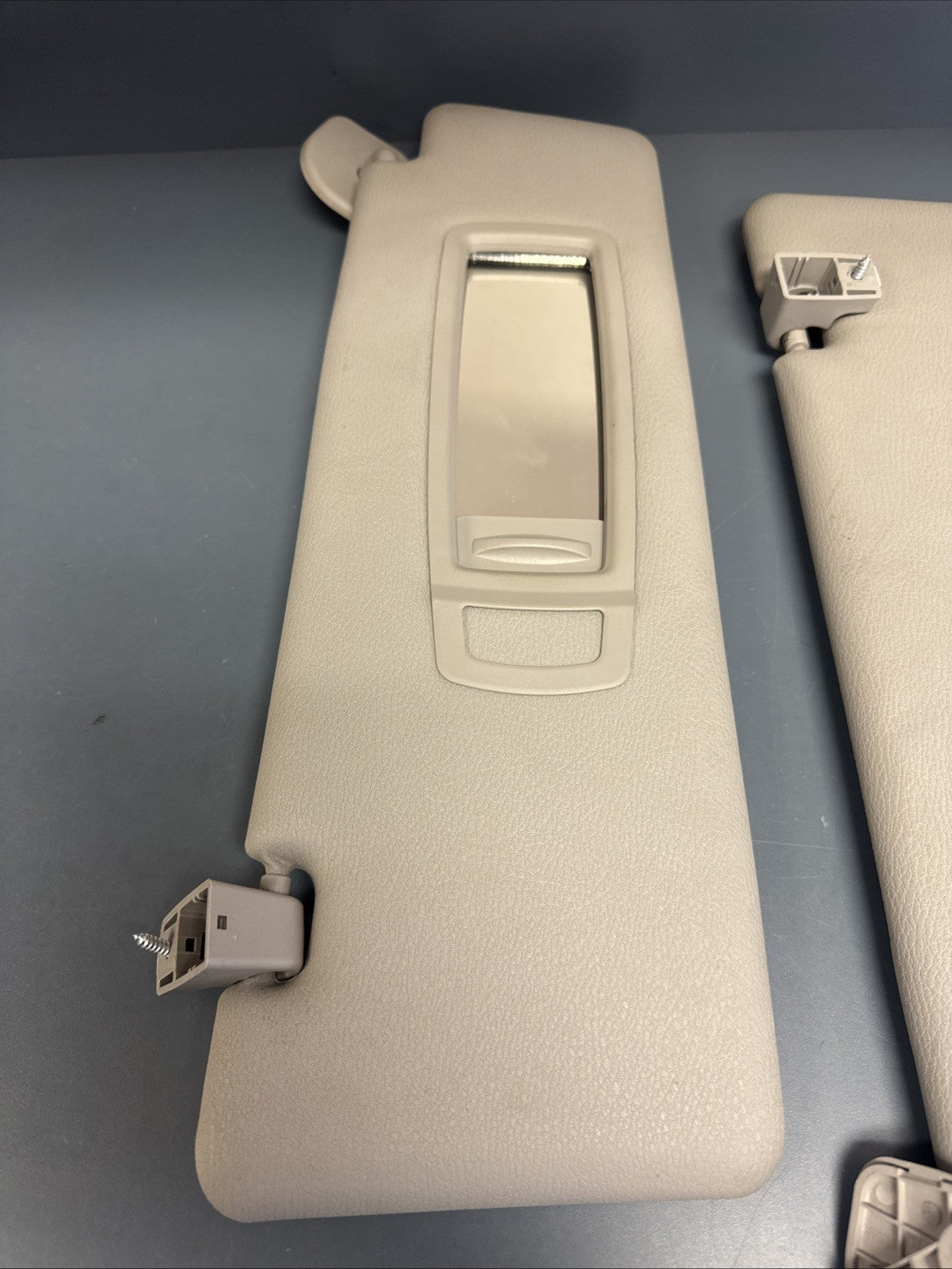 2007-2013 BMW X5 E70 LEFT AND RIGHT SUNVISOR SHAE SET OEM