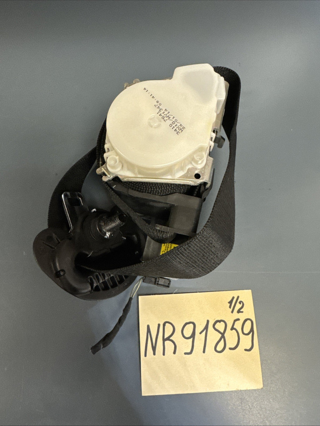 2012 - 2018 BMW F30 320i 328i 335i Seatbelt Retractor Passenger Front Right OEM