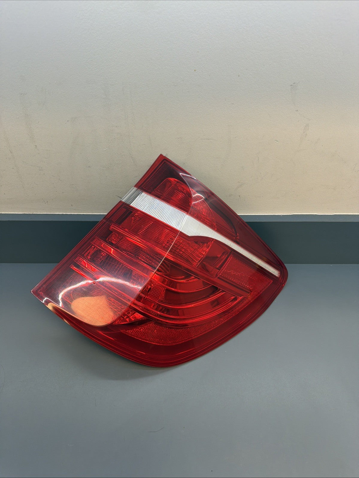 2011-2017 OEM BMW X3 F25 TAIL LIGHT OUTER RIGHT PASSENGER SIDE LAMP 7220240