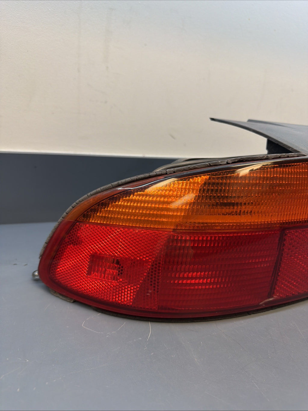 96-00 BMW Z3 ROADSTER REAR LEFT DRIVER SIDE TAIL LIGHT BRAKE STOP LAMP 8389713