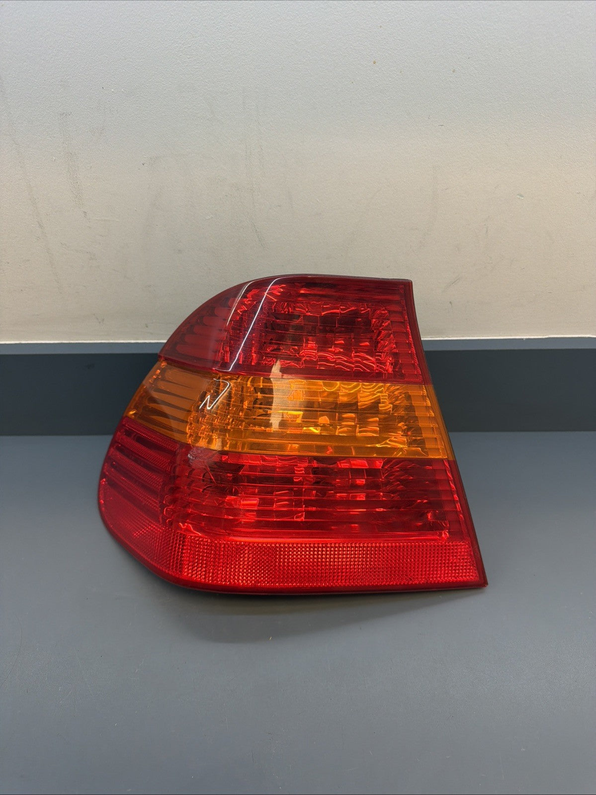 OEM 2002 2003 2004 2005 BMW E46 330i 325i LEFT DRIVER BRAKE TAIL LIGHT 6907933