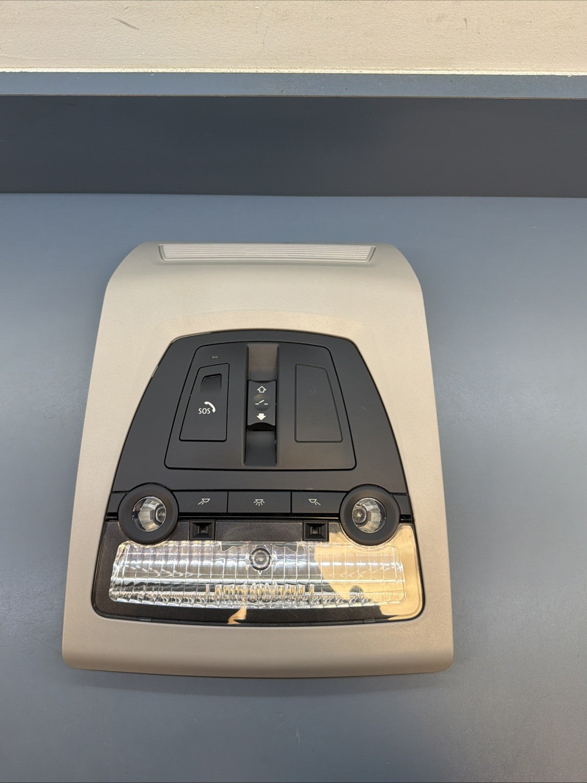 2011 - 2016 BMW 535i FRONT OVERHEAD ROOF CONSOLE DOME LIGHT LAMP OEM 28140555