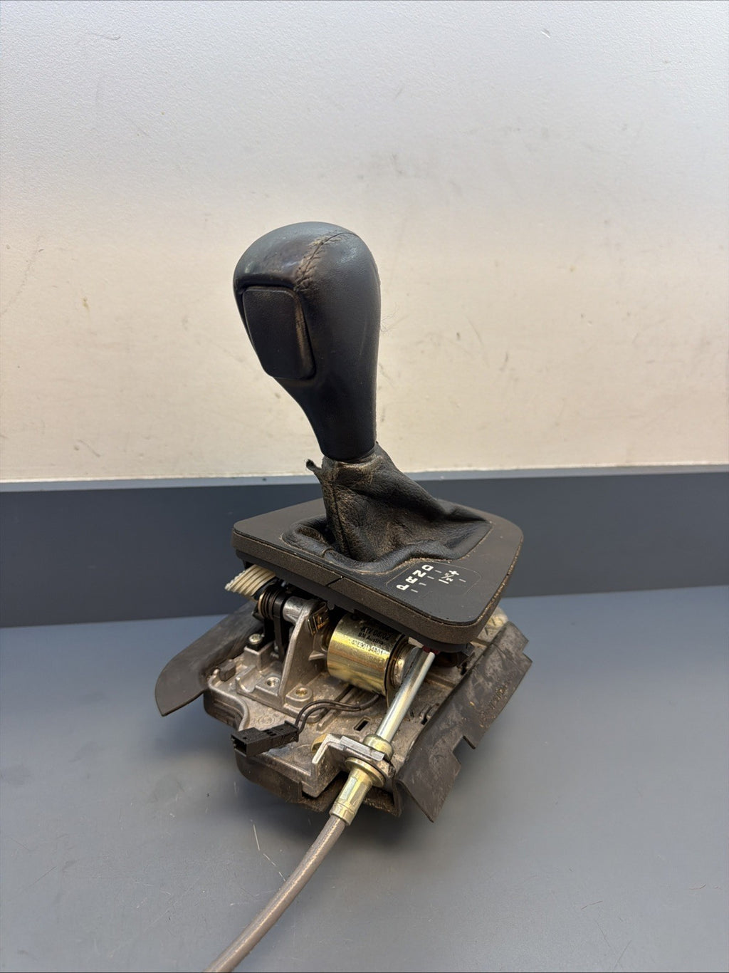 2000-2006 BMW 3 SERIES AUTOMATIC TRANSMISSION SHIFTER 1422277