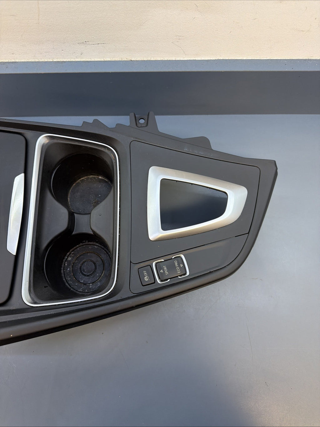 11-19 BMW 3 4 F30 F32 F33 F34 SERIES CENTRE CONSOLE CUP HOLDERS STORAGE 82197009