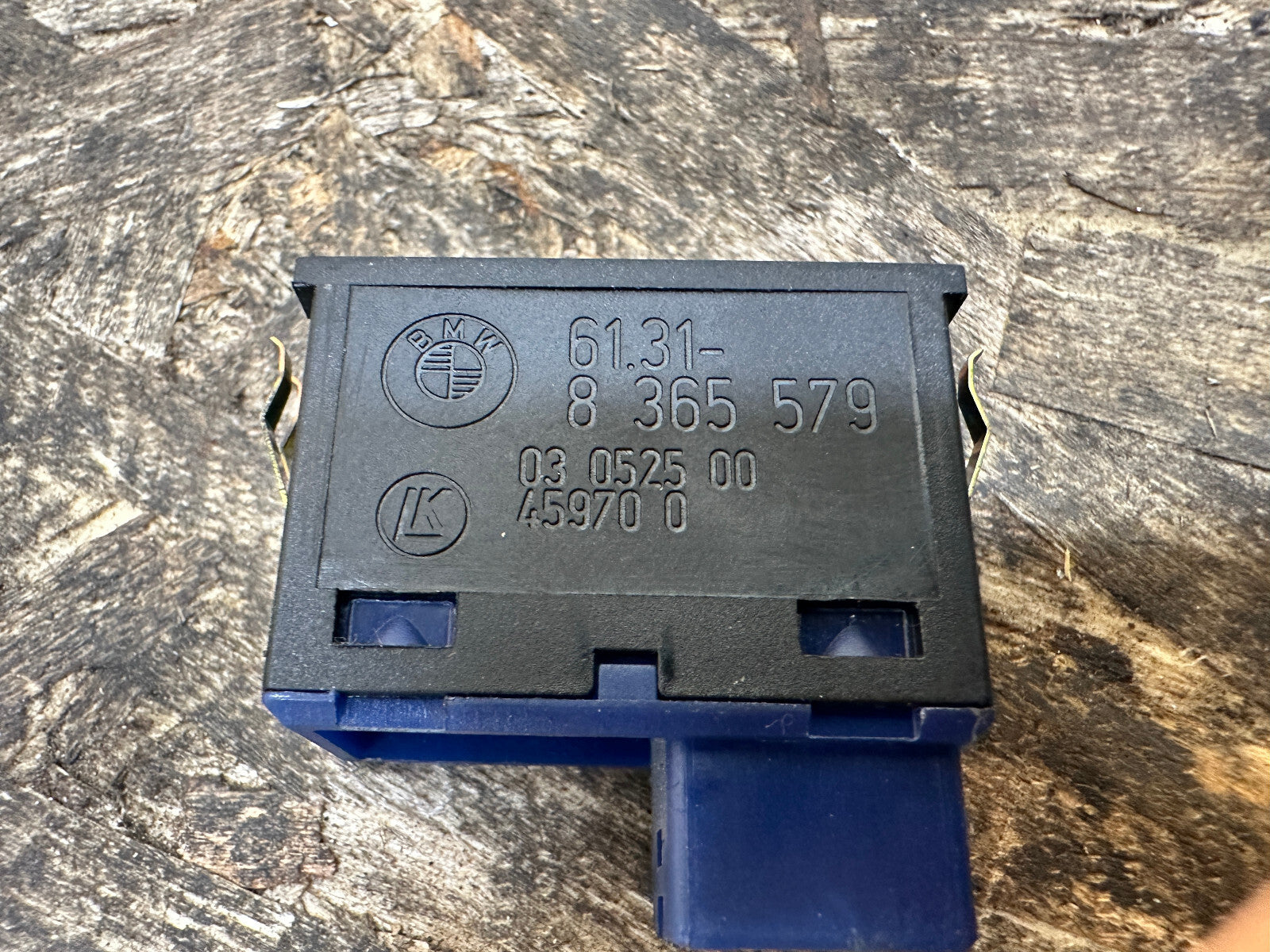 BMW 93-08 E46 E39 E38 E53 E85 3/5/7 SERIES X5 Z4 TRUNK UNLOCKING SWITCH 8365579