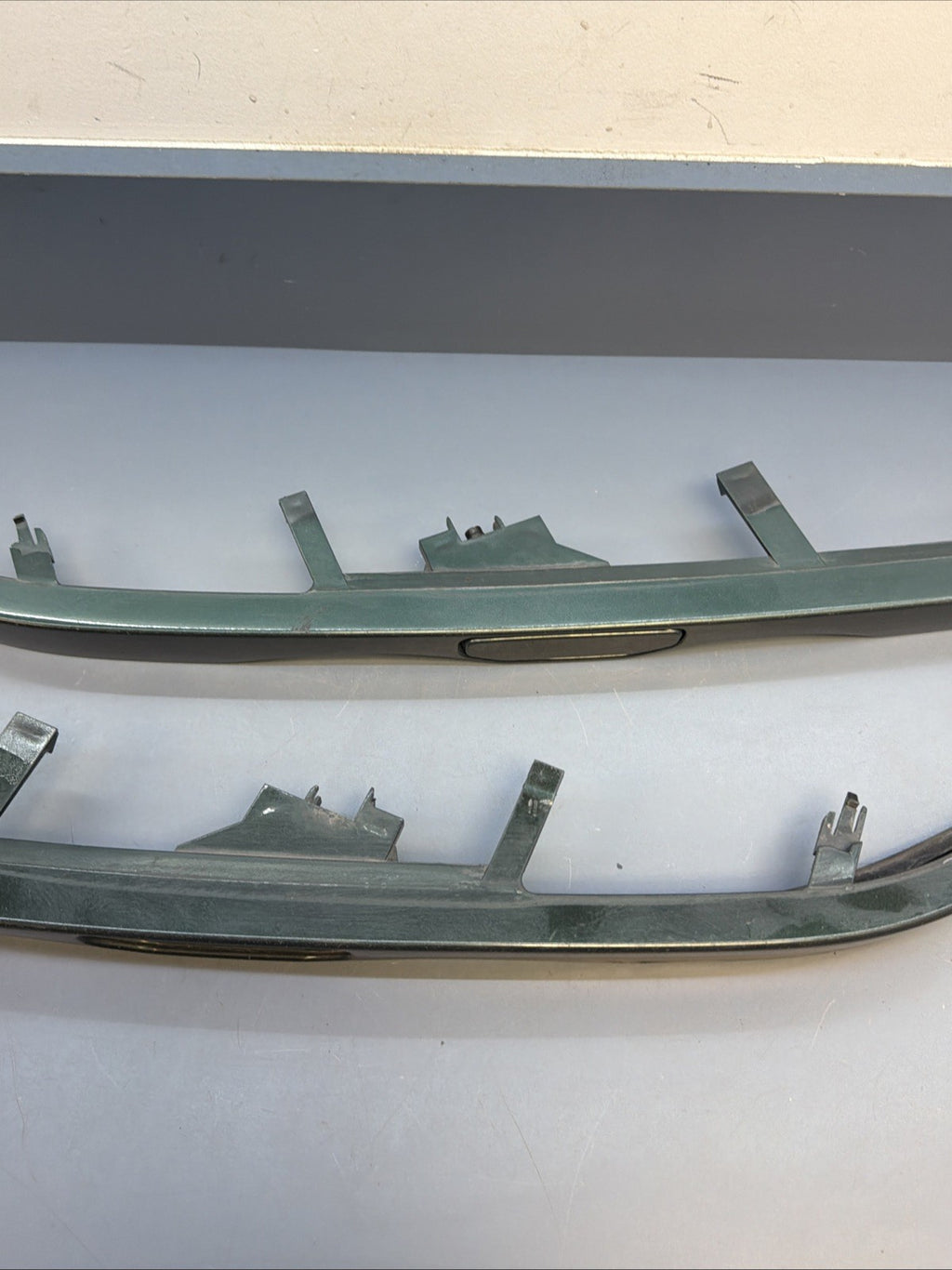 98-01 BMW 3 Series E46 SEDAN Headlight Lower Molding Trim 8208485 8208486