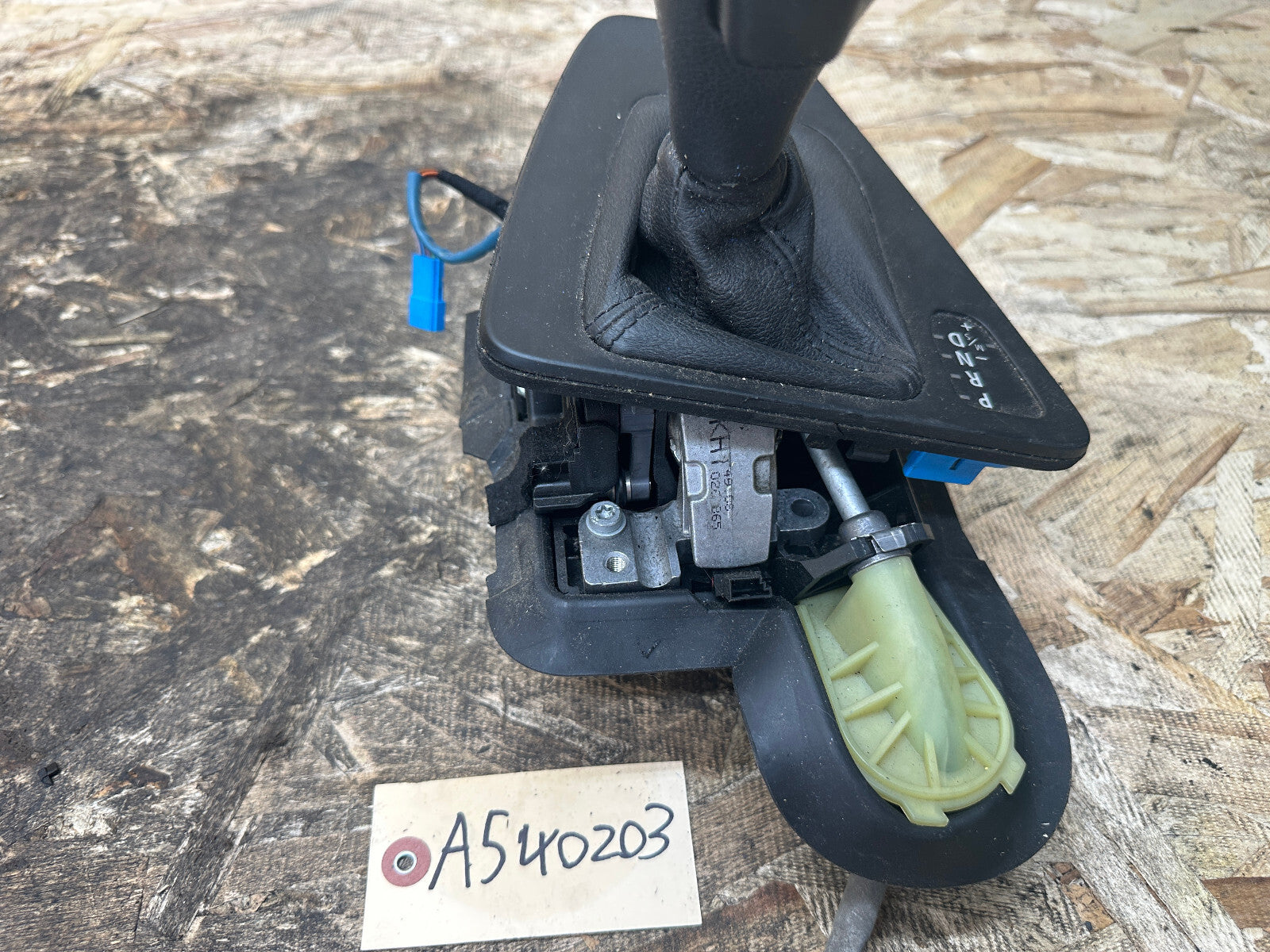 BMW 06-13 E90 AUTOMATIC TRANSMISSION GEAR SHIFTER/SELECTOR SILVER OEM 7563658