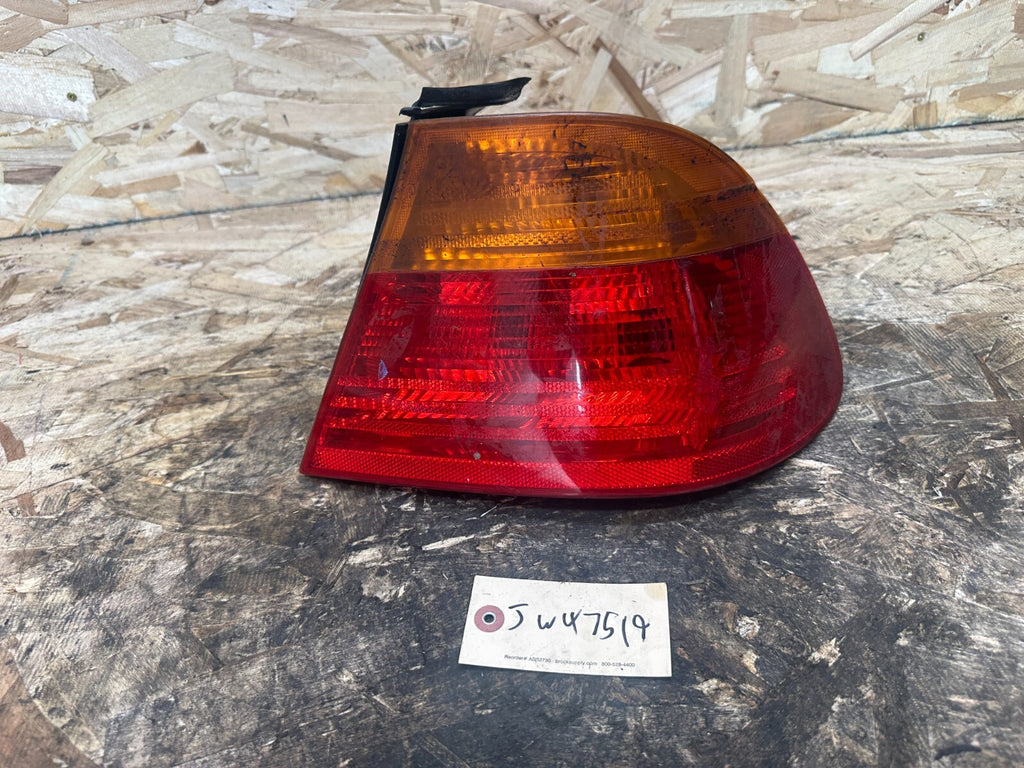 BMW 1997-2002 E46 3 SERIES REAR OUTER TAIL LIGHT SET 2 PC OEM 8383099+8383100