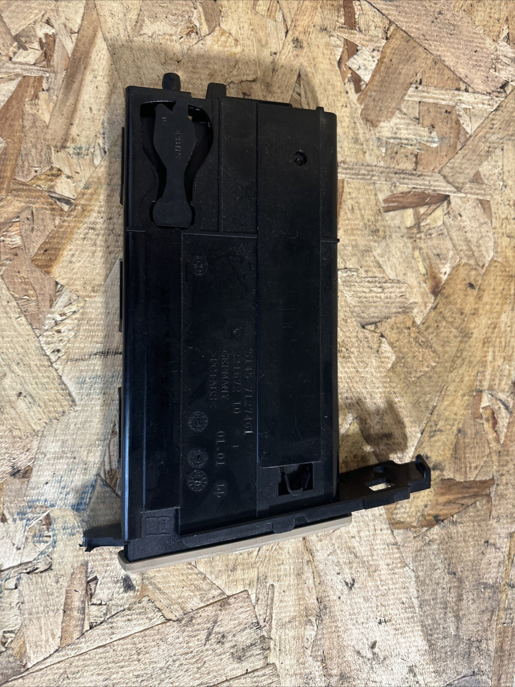 07-11 BMW E90 E91 E92 E93 3-Series Dash Front Right Cup Holder 5145 7127461 OEM