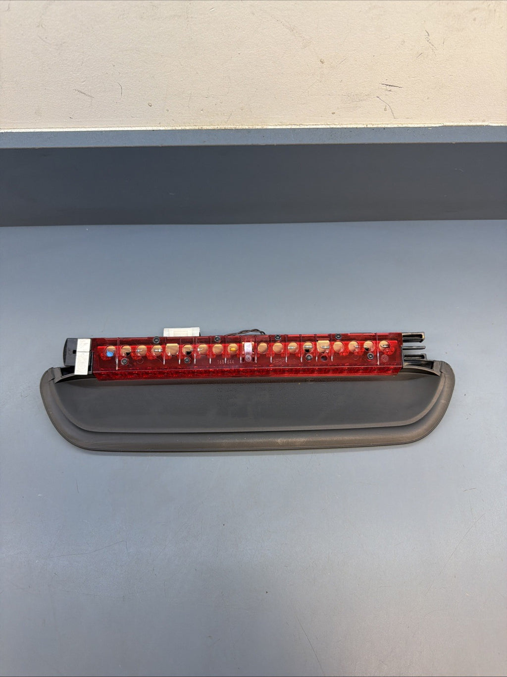 2006-2011 BMW E90 SEDAN 328I 330I 335I M3 THIRD BRAKE STOP LIGHT LAMP 7146059