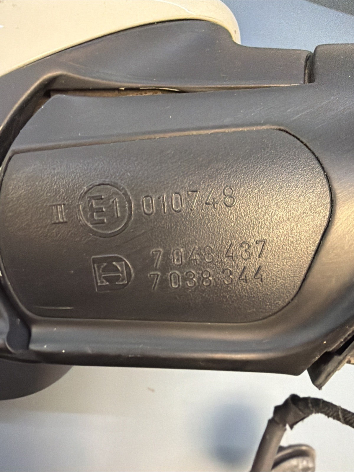 2006-2010 BMW 528i Front Right Side Door Side View Mirror Assembly 7043437 OEM