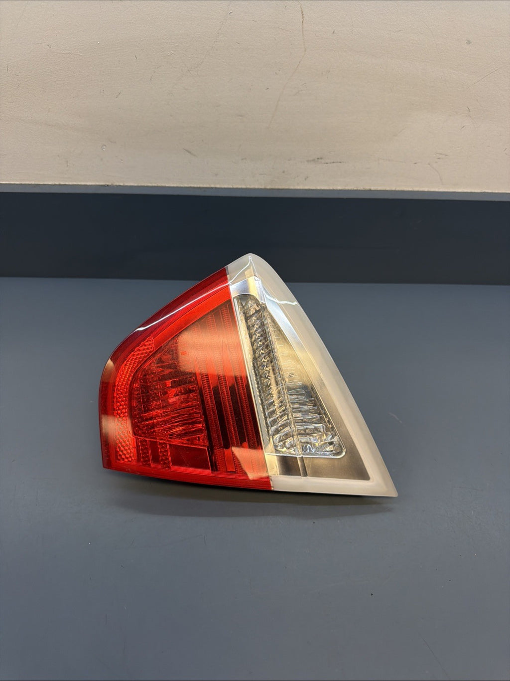 06-08 BMW E90 325i Rear Right Side Inner Tail Light Saloon 6937460 OEM PRE LCI