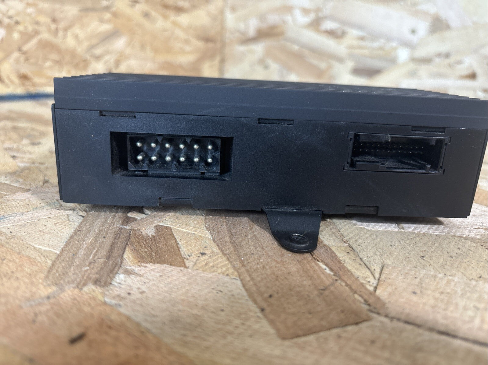 2001 - 2003 BMW 5 Series Rear Radio Audio Amplifier (OEM) 8 374 535