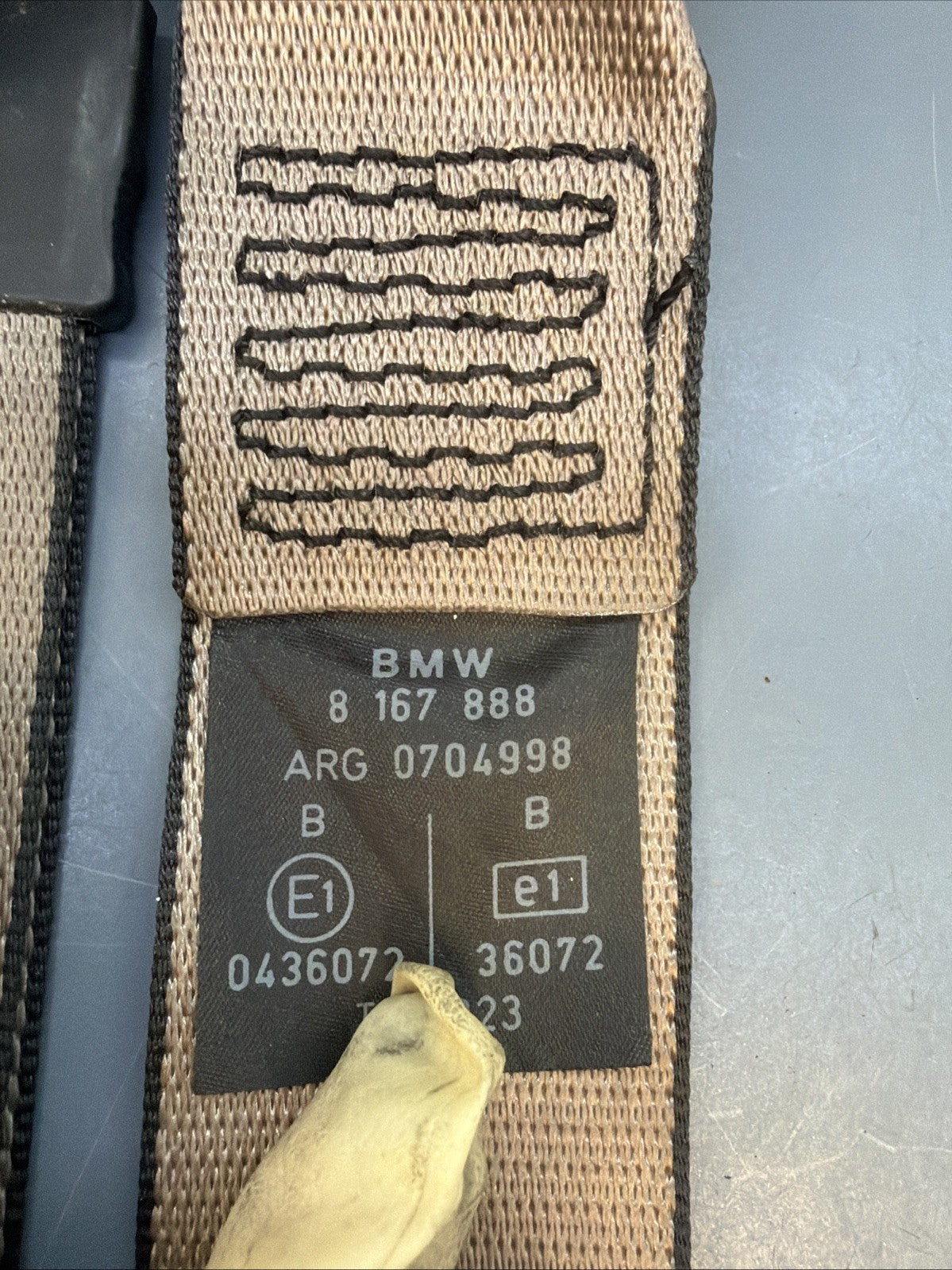 89-95 Bmw E34 5 Series Rear Lower Seat Belt Buckle Latch Strap Beige 8167888