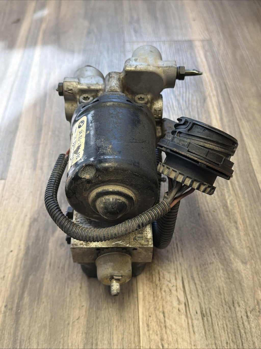 1998 BMW 328i Pump Anti-Lock Brake Assembly Module TRAC CTRLl 34511184095 OEM
