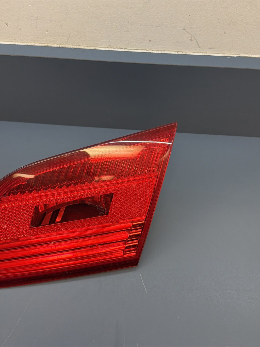 07-10 BMW E93 335 328 M3 Convertible Right Side Inner Trunk Lid Light 7162304