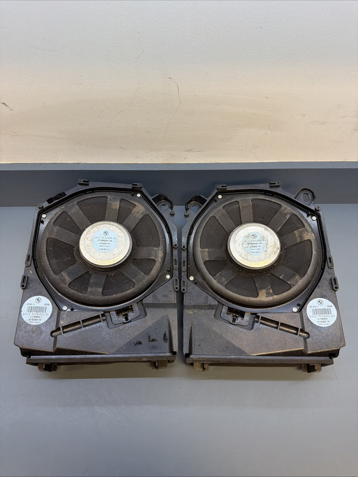 08-13 BMW E92 E90 3 SER FRONT LEFT & RIGHT HI-FI SUBWOOFER SET 9143143 9143144
