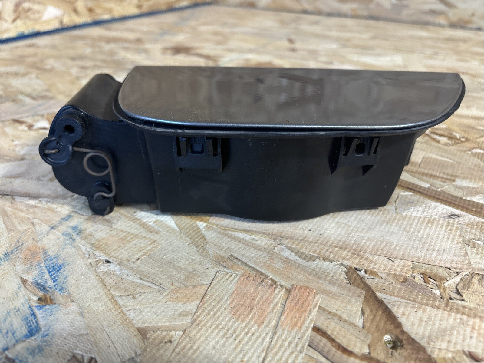 2007-2012 BMW E93 3-SERIES FUEL TANK LID TANK FILLER FLAP DOOR OEM 7546830