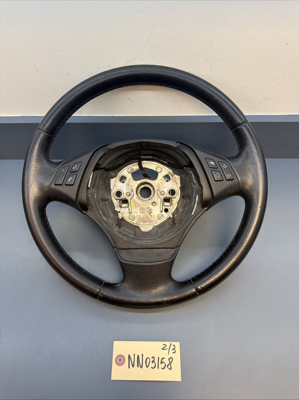 2006–2011 BMW 325i E90 STEERING WHEEL W/ CONTROL SWITCHES OEM 6959893-01 6764547
