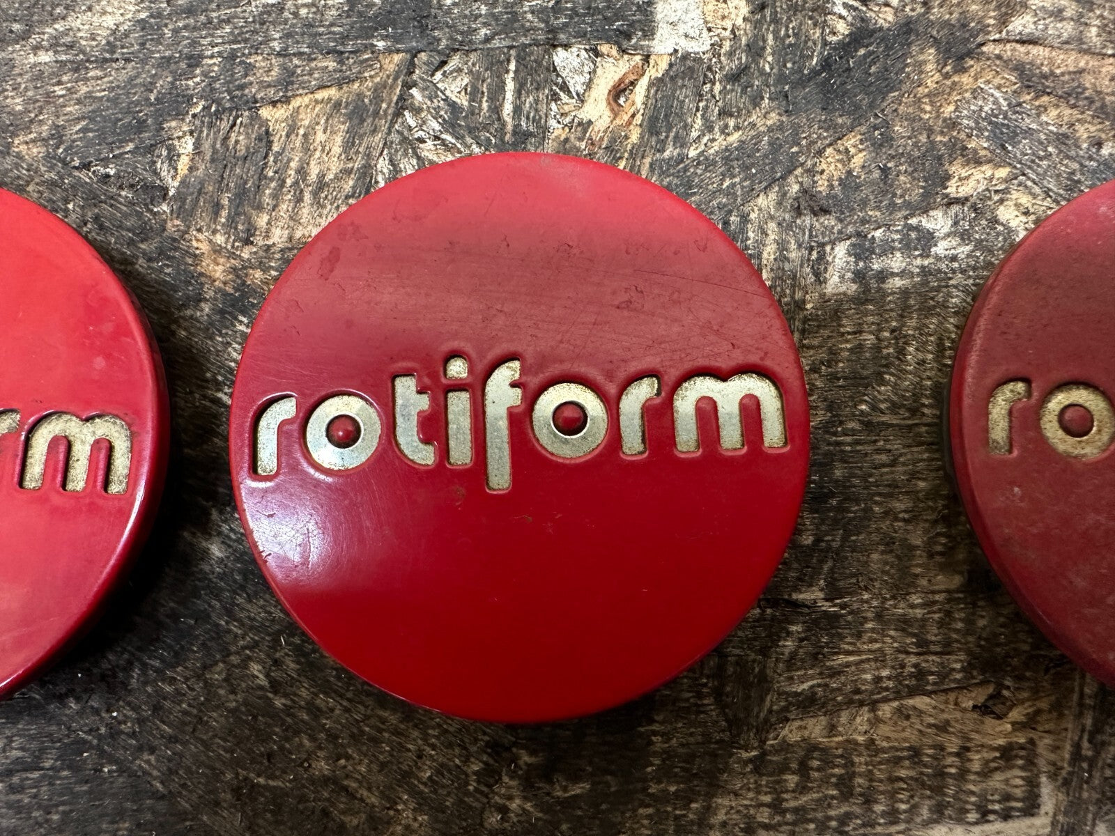 rotiform CENTER CAPS RED 2 INCH