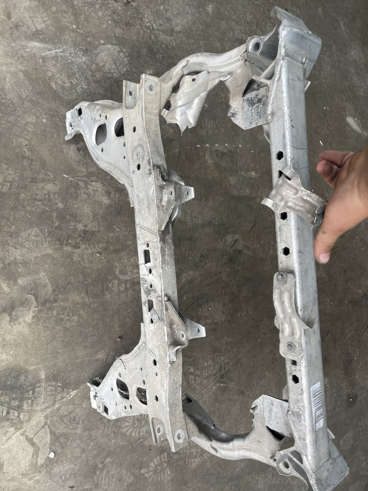 06-13 BMW E90 E91 E92 325I 328I 330I 335I FRONT SUBFRAME CROSSMEMBER RWD