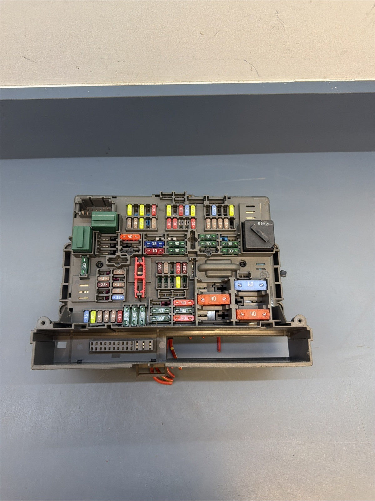BMW 1 3 X1 Series E90 E91 E84 E87 Fuse Box Front Power Distribution 9119444