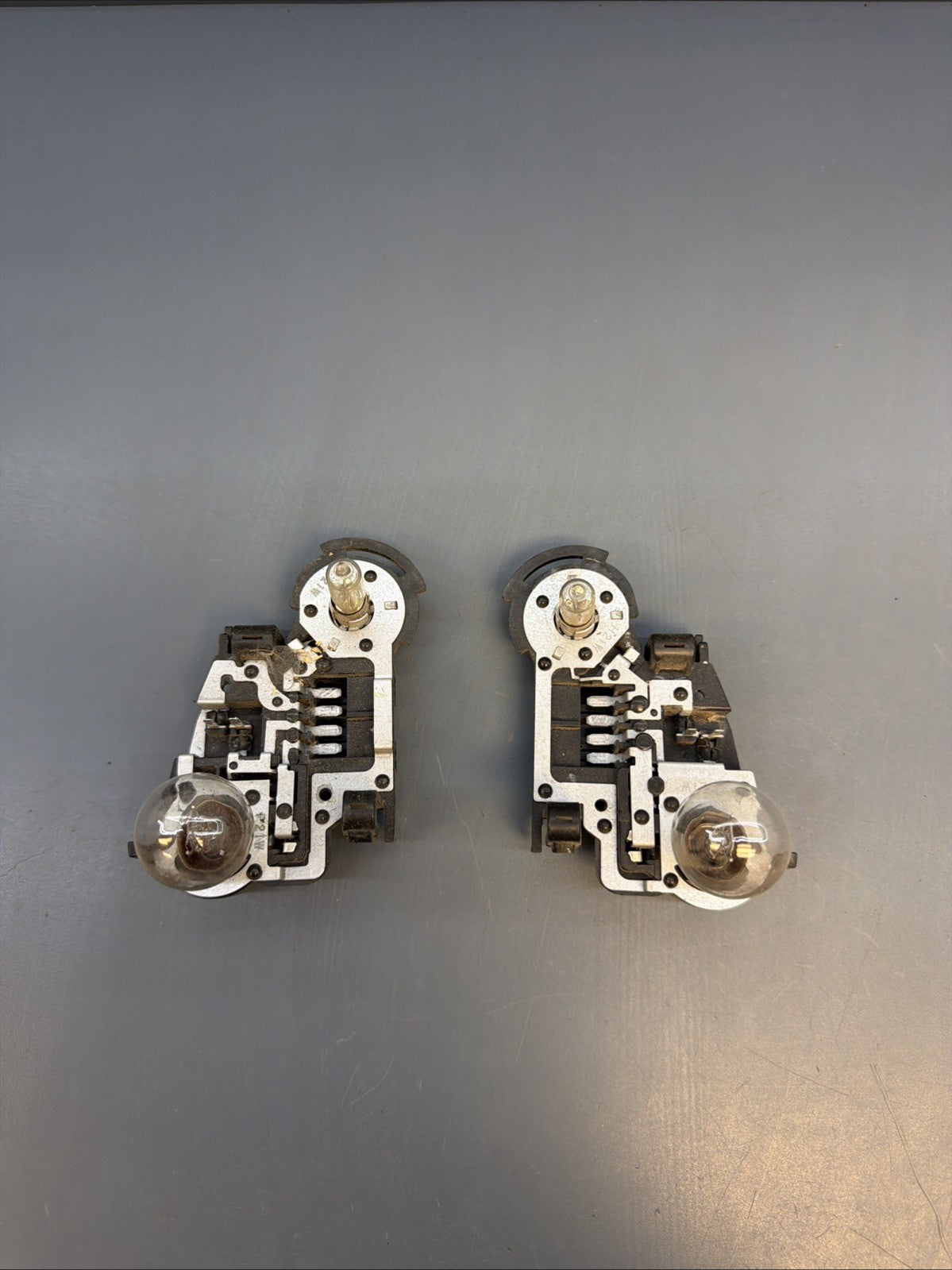 12-15 BMW F30 3 Series Sedan Rear RT & lt Side Taillight Light Socket  7313060