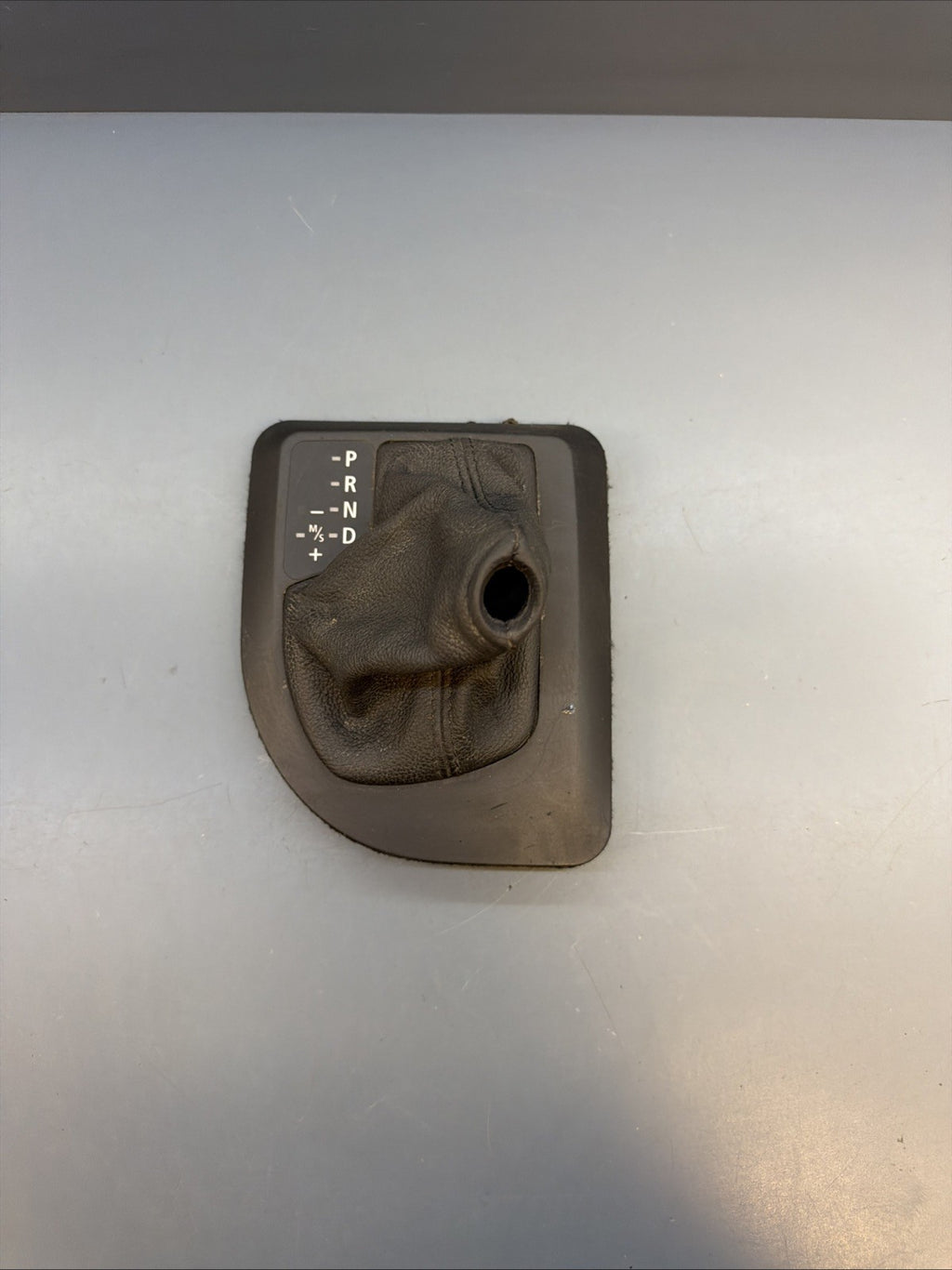 2004-2007 BMW 530i 535I FRONT CENTER CONSOLE SHIFTER TRIM BEZEL 7077662 OEM