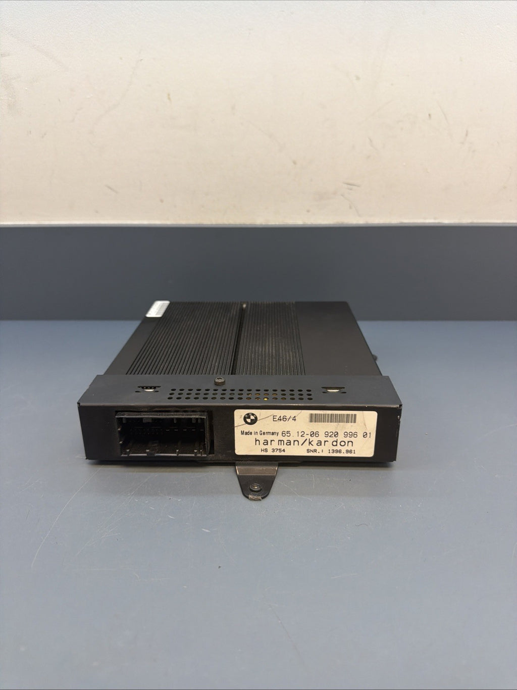 99-05 BMW E46 3 Series Harman / Kardon Audio Radio Amplifier Genuine 6920996