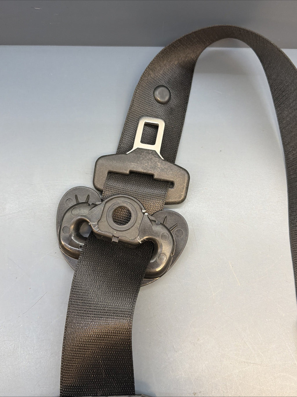 04-10 BMW E60 525i 530i 535i Passenger Right Front Seat Belt Retractor OEM