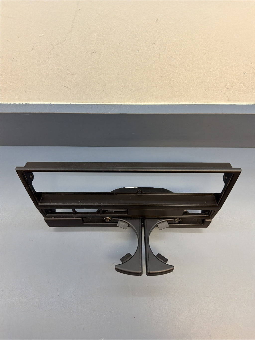 96-03 BMW 5 Series E39 M5 540 Front Cup Can Holder OEM 8190205